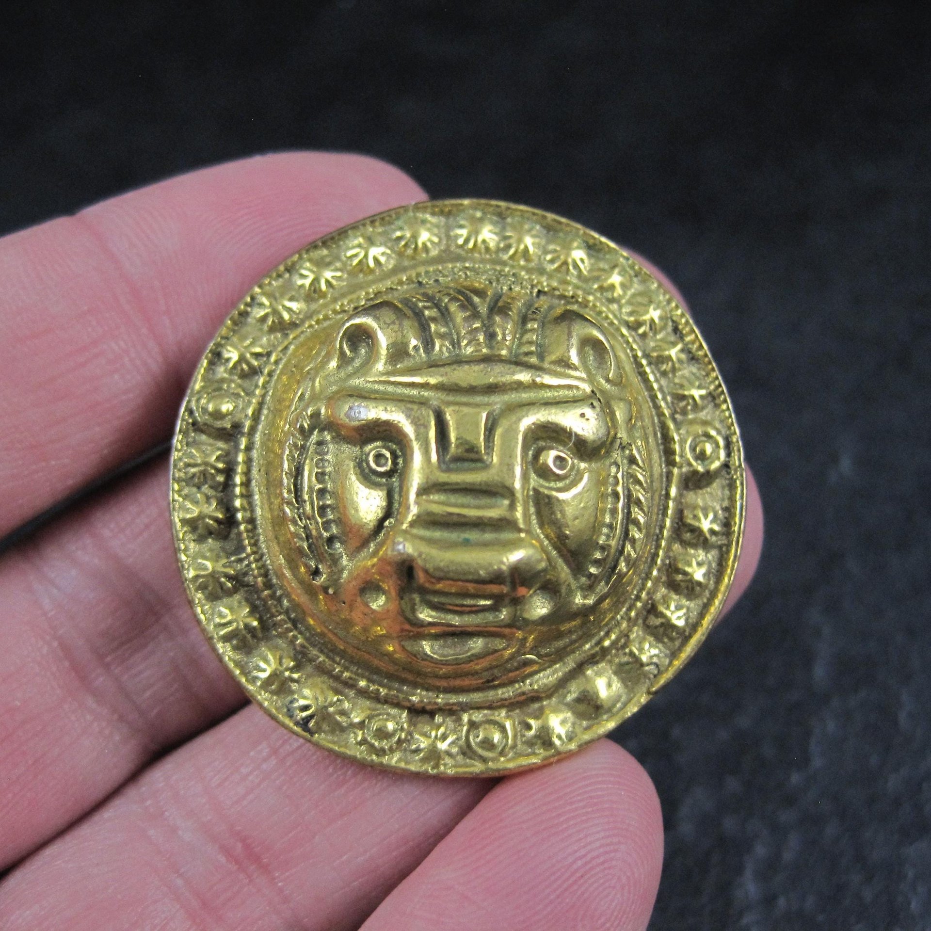 Vintage Gold Lions Head Brooch Kopi