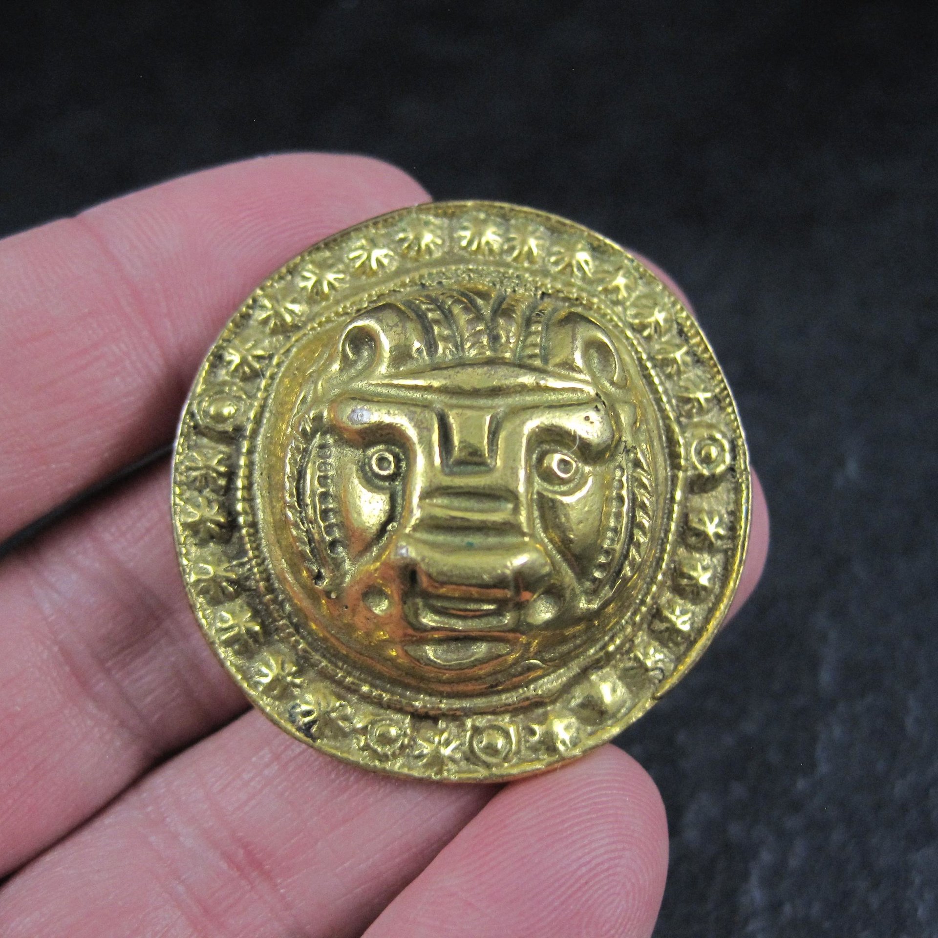 Vintage Gold Lions Head Brooch Kopi