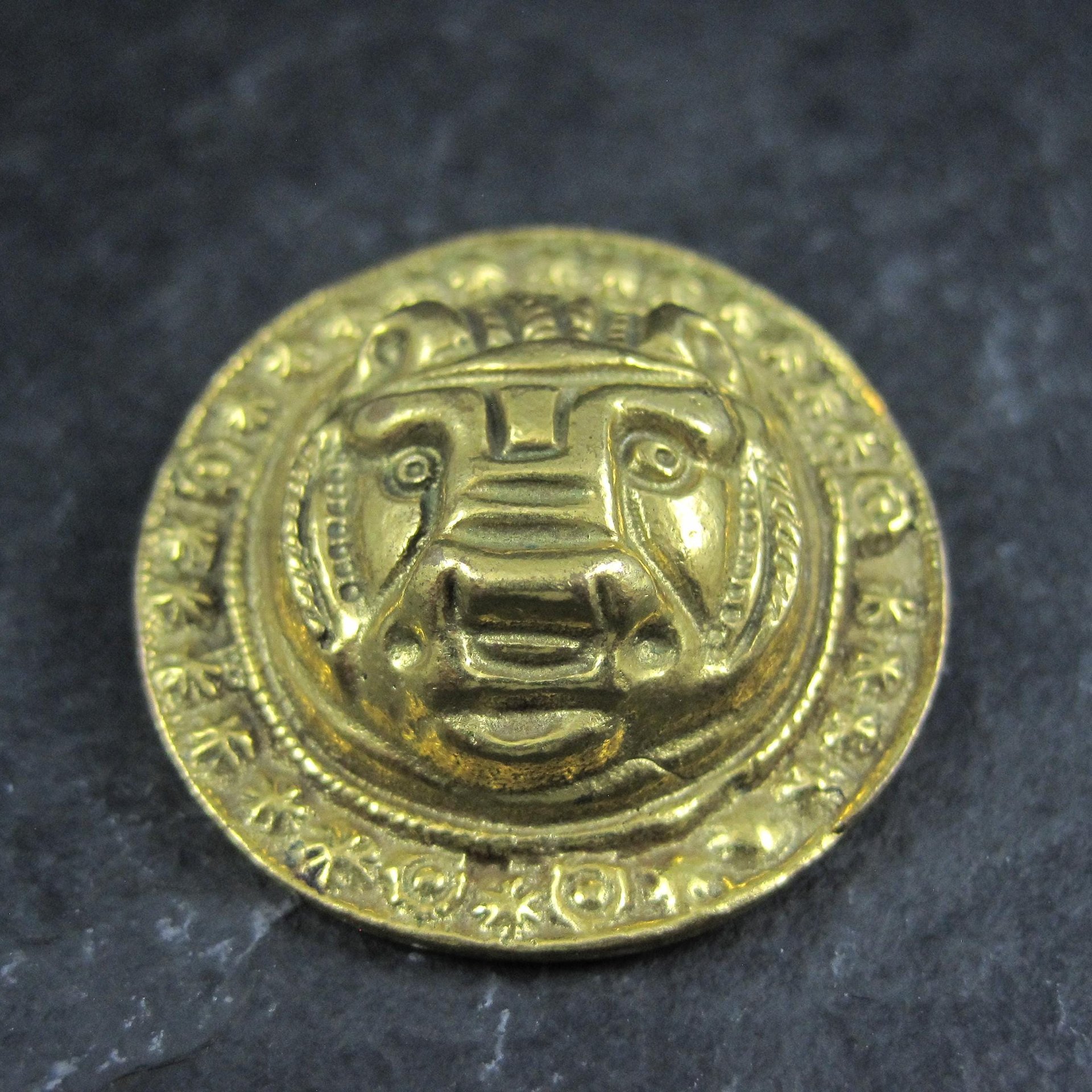 Vintage Gold Lions Head Brooch Kopi