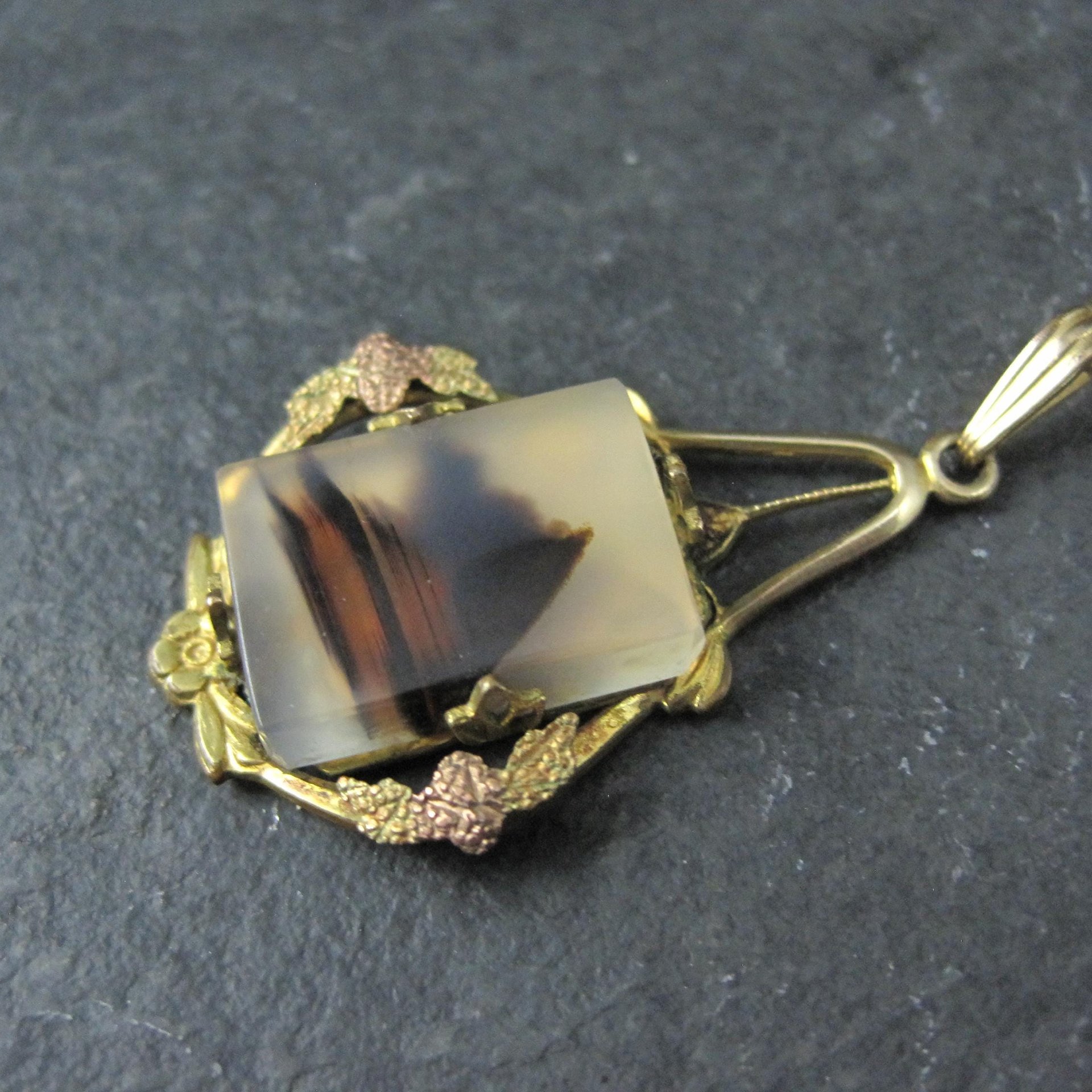 Art Deco 12K Gold Filled Montana Agate Pendant Necklace