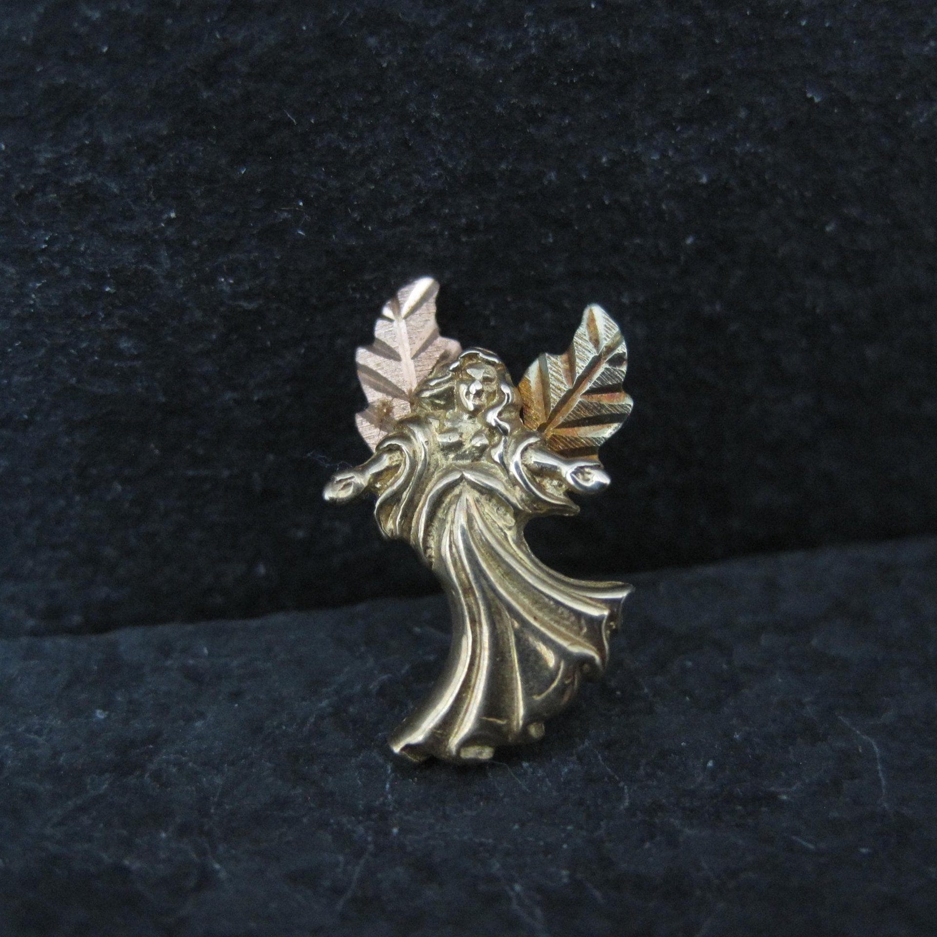 Vintage 10K Black Hills Gold Angel Pin Coleman Company