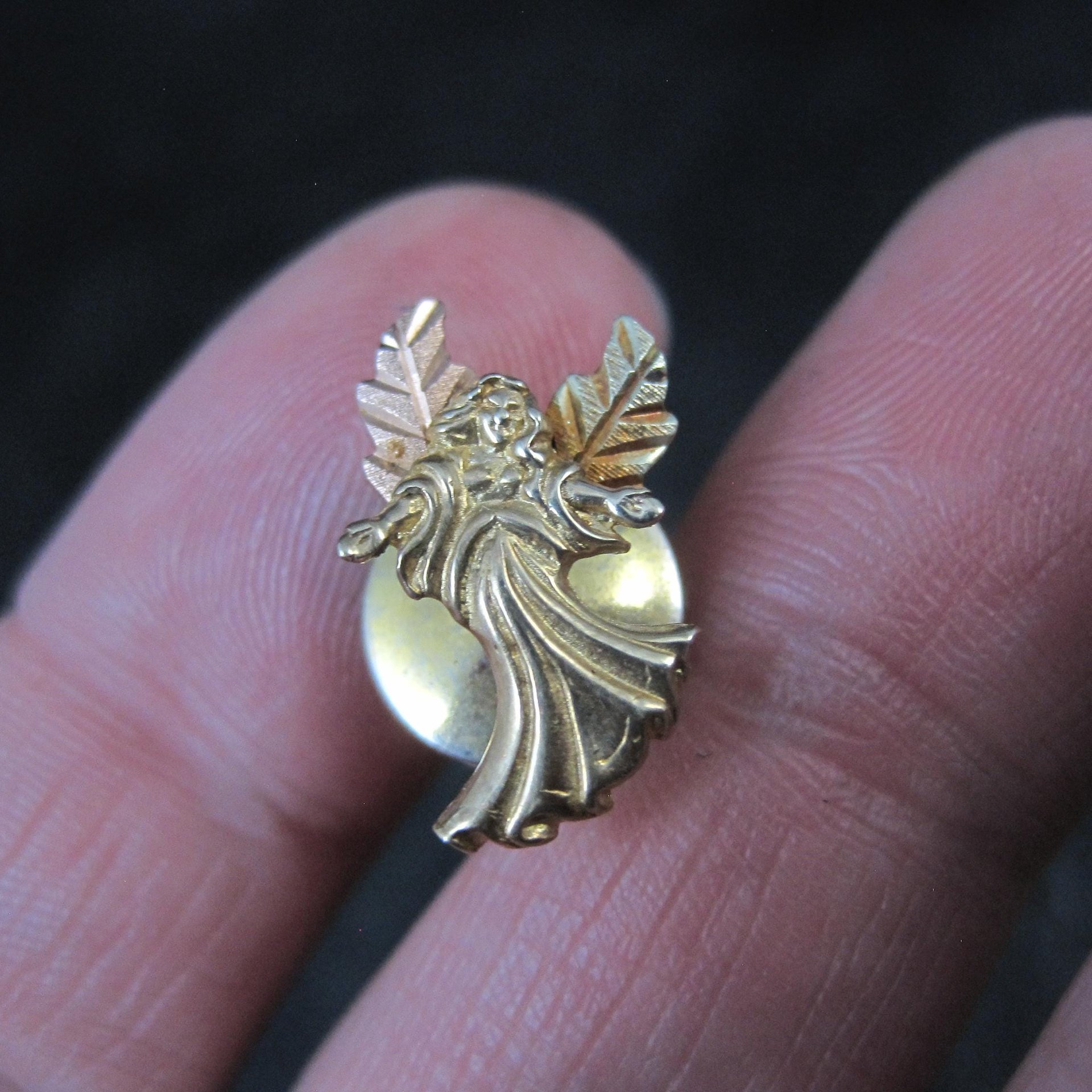 Vintage 10K Black Hills Gold Angel Pin Coleman Company