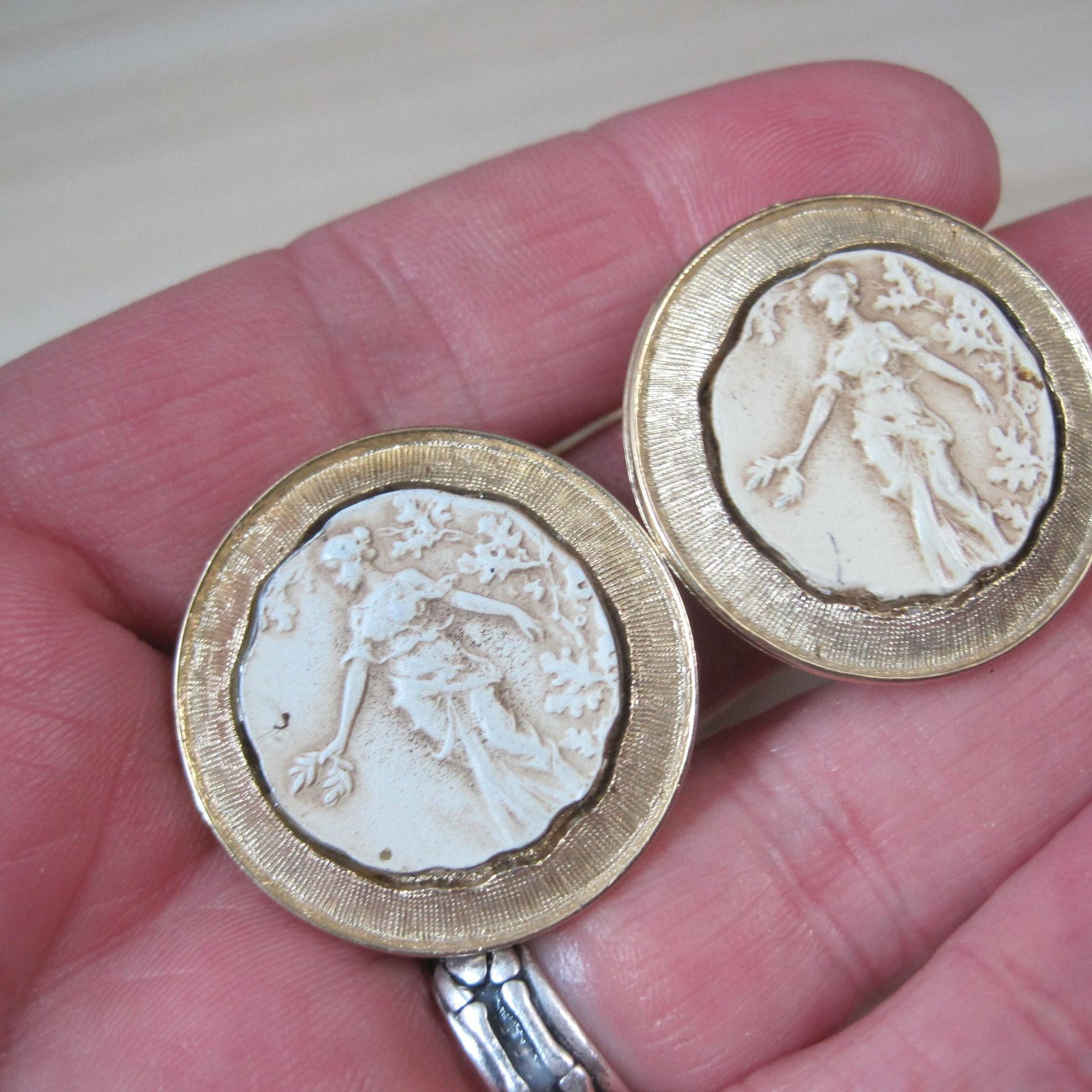 Vintage Cameo Pendant and Clip On Earrings Jewelry Set