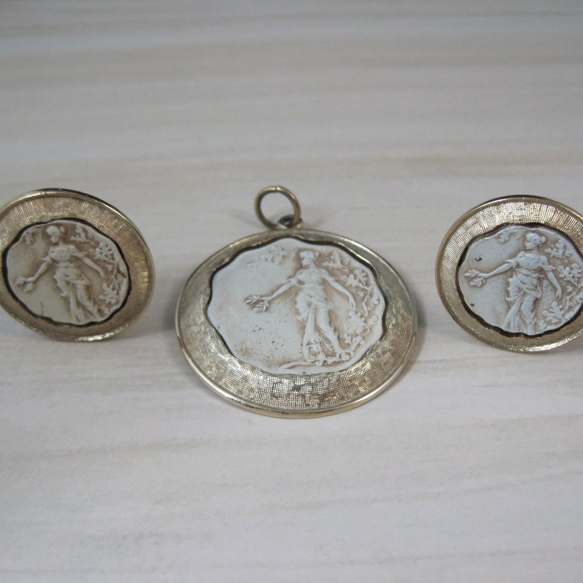 Vintage Cameo Pendant and Clip On Earrings Jewelry Set
