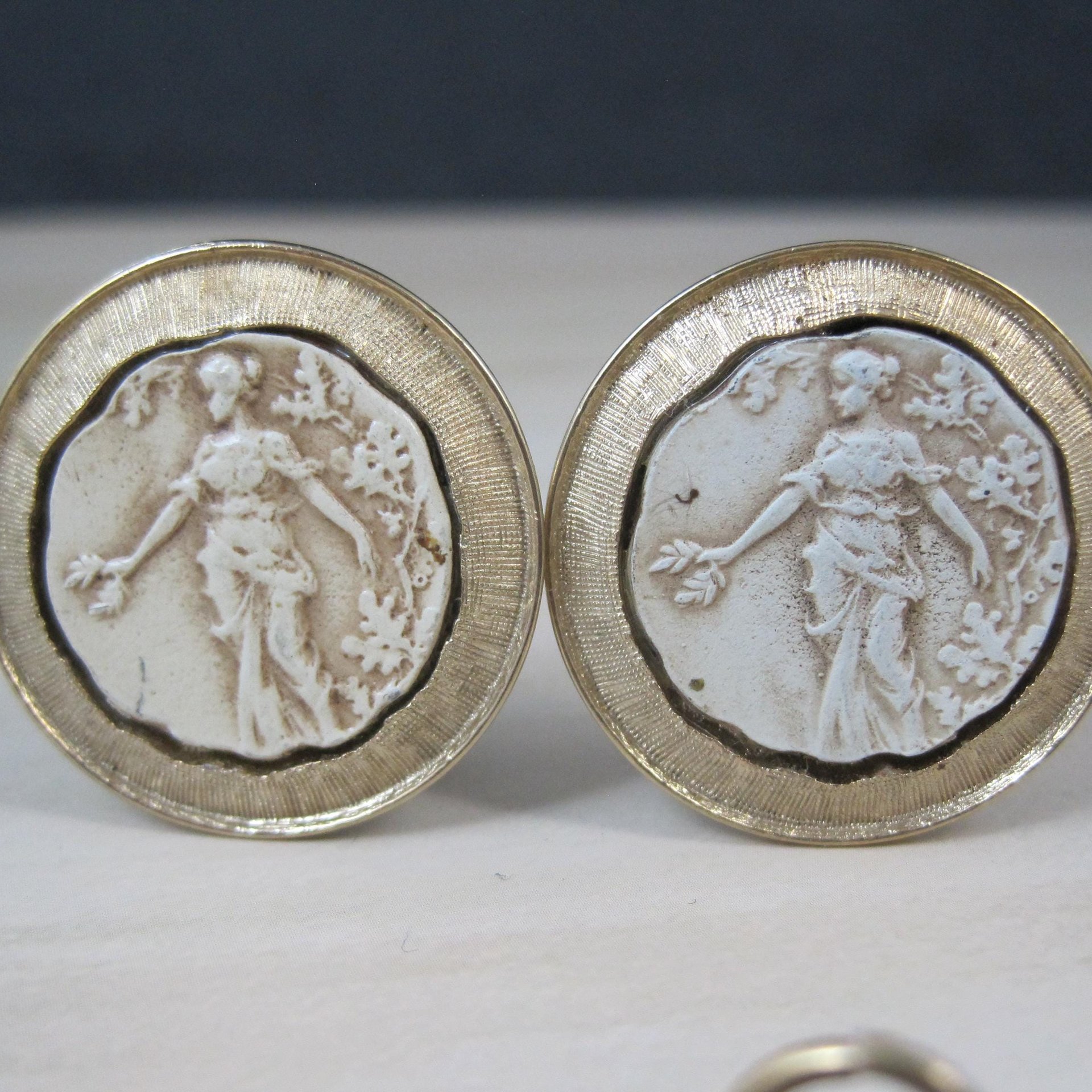 Vintage Cameo Pendant and Clip On Earrings Jewelry Set