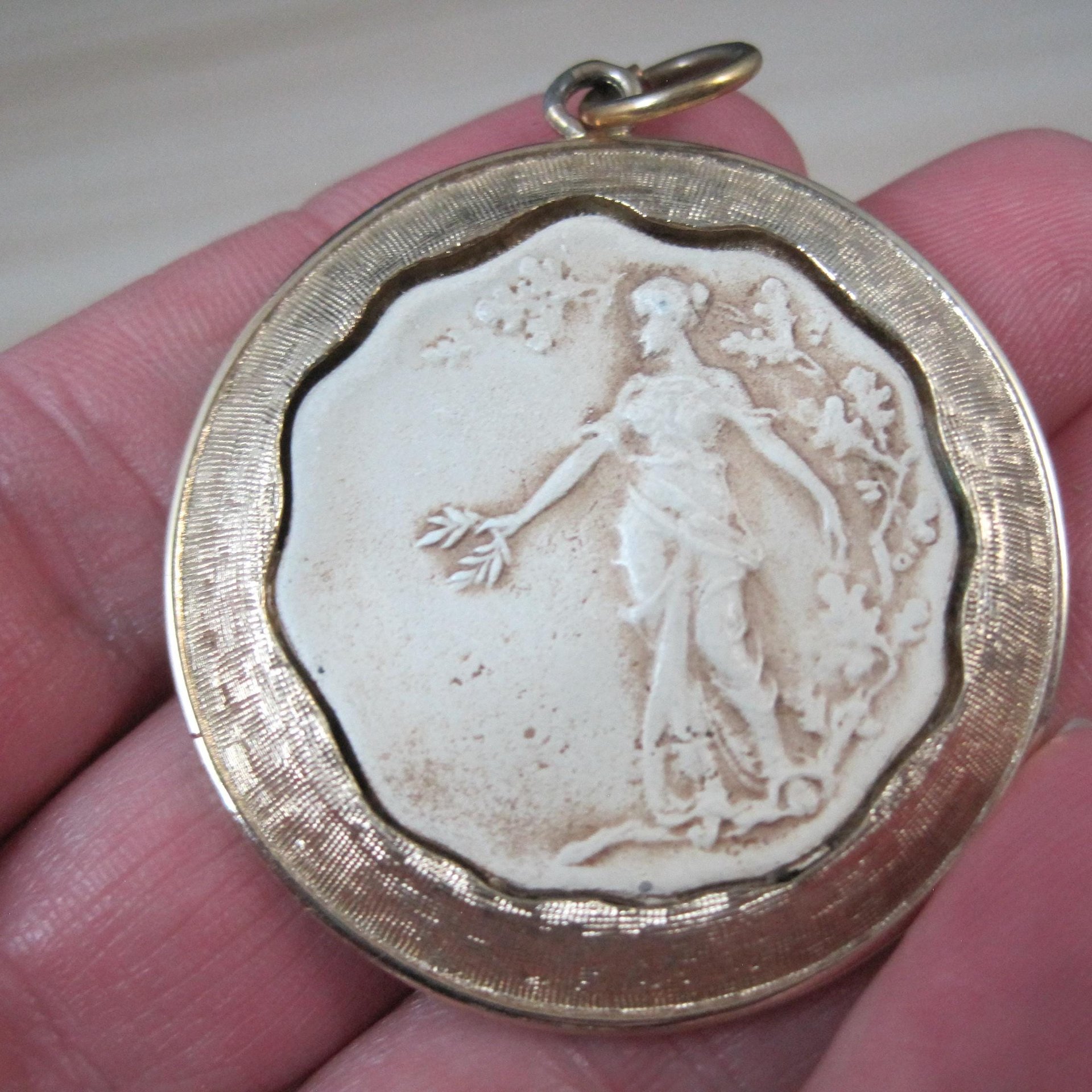 Vintage Cameo Pendant and Clip On Earrings Jewelry Set