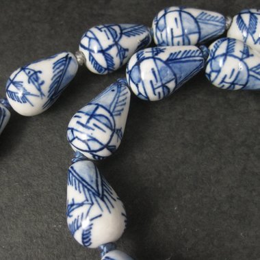Vintage Chinese Import Hand Painted Porcelain Bead Necklace 24 Inches