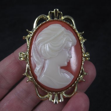 Large Vintage Cameo Brooch Gerrys - New Old Stock