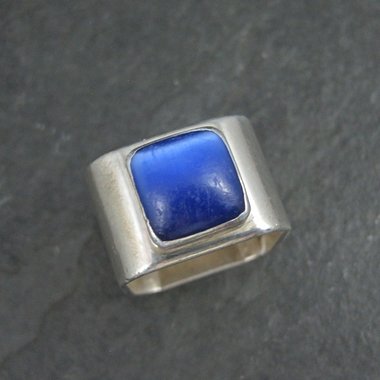 Vintage Sterling Silver Blue Cats Eye Sea Glass Ring Size 8 Square Band