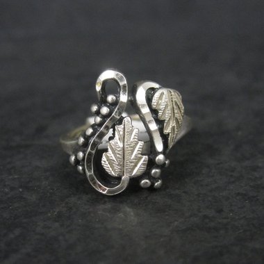 Ladies 90s Vintage Black Hills Silver Sterling Leaf Ring