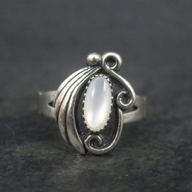Vintage Southwestern Sterling Mother of Pearl Ring Size 5.5