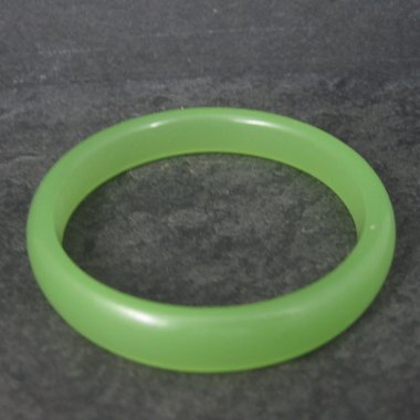 Small Vintage Green Peking Glass Bangle Bracelet 6.5 Inches