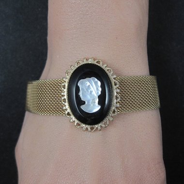 Vintage Glass Cameo Bracelet 7.5 Inches