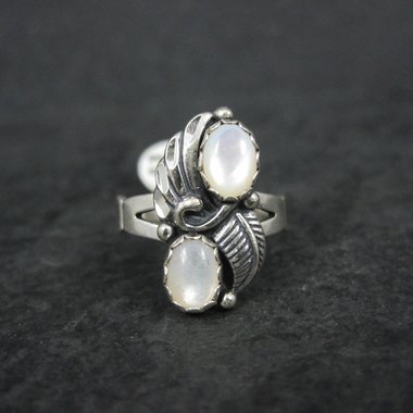 Vintage Southwestern Mother of Pearl Feather Ring